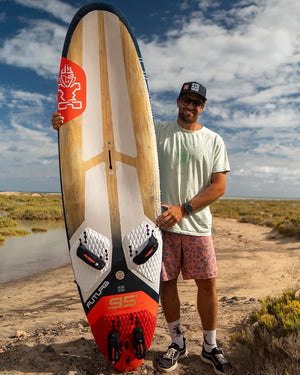Starboard Windsurf Board Futura 2026 action shot (5)