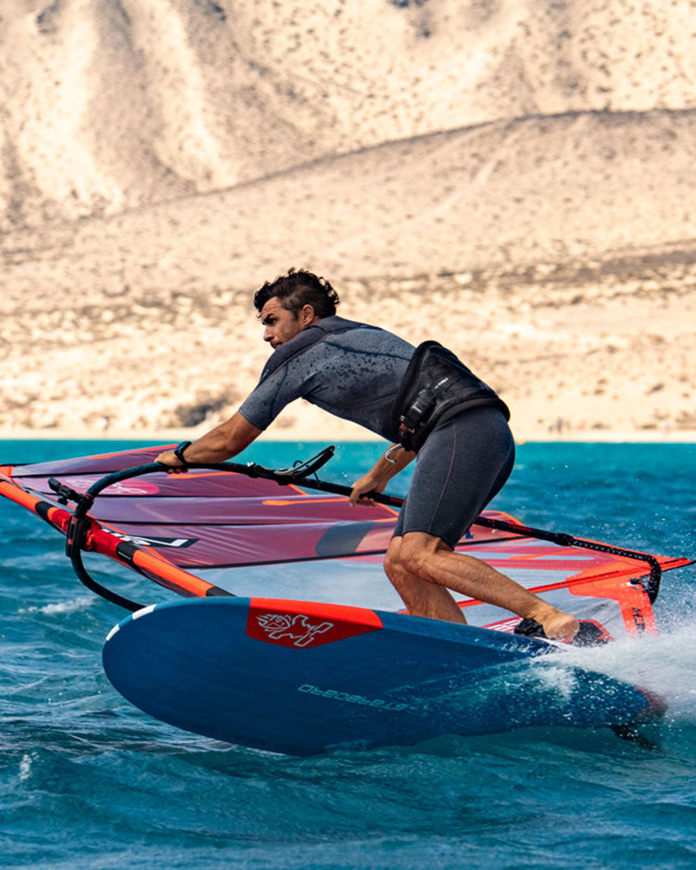 Starboard Windsurf Board iSonic 2026 action shot (2)