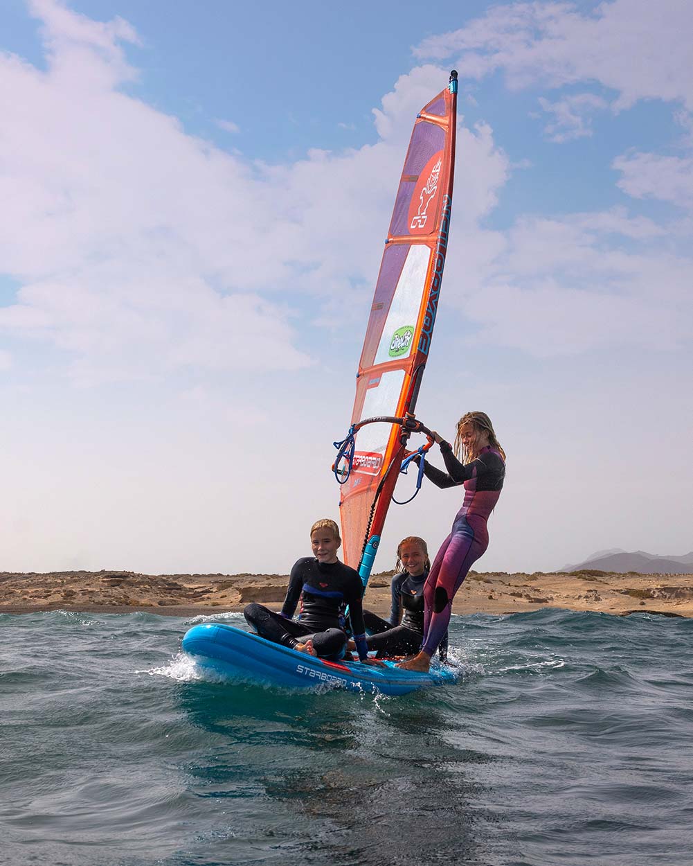Starboard Windsurf Board iSTART 2 Inflatable 2025 action shot (2)