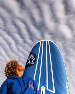 Starboard Windsurf Board Carve 2025 action shot (5)